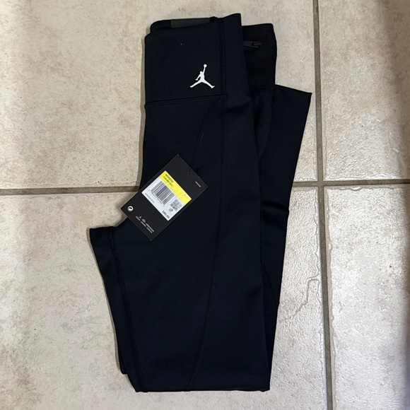 Nike Jordan Essentials Mid-Rise 7/8 Leggings - Picture 2 of 6